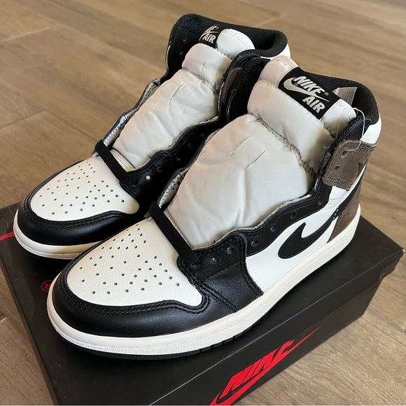 Air Jordan 1 Retro High ”Dark Mocha”
